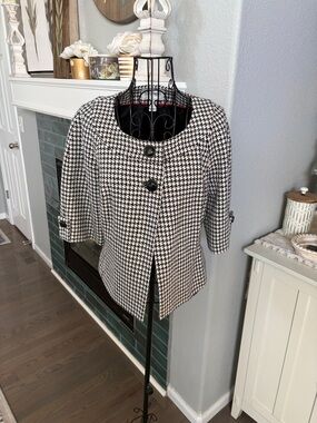 White House Black Market Black & White Houndstooth Blazer